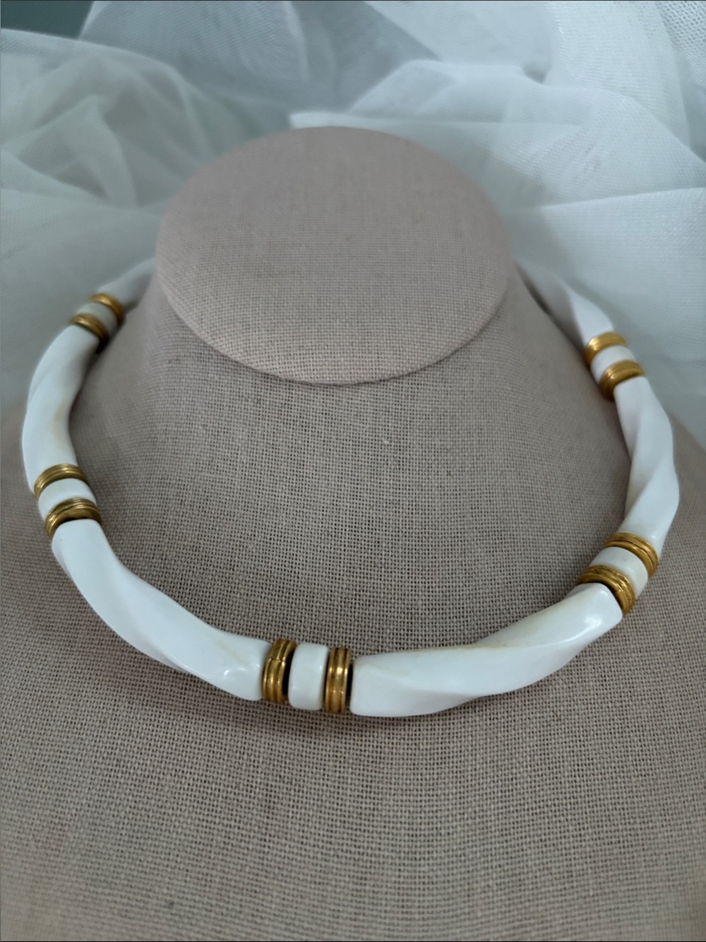Vintage Avon 1988 Classic Twist